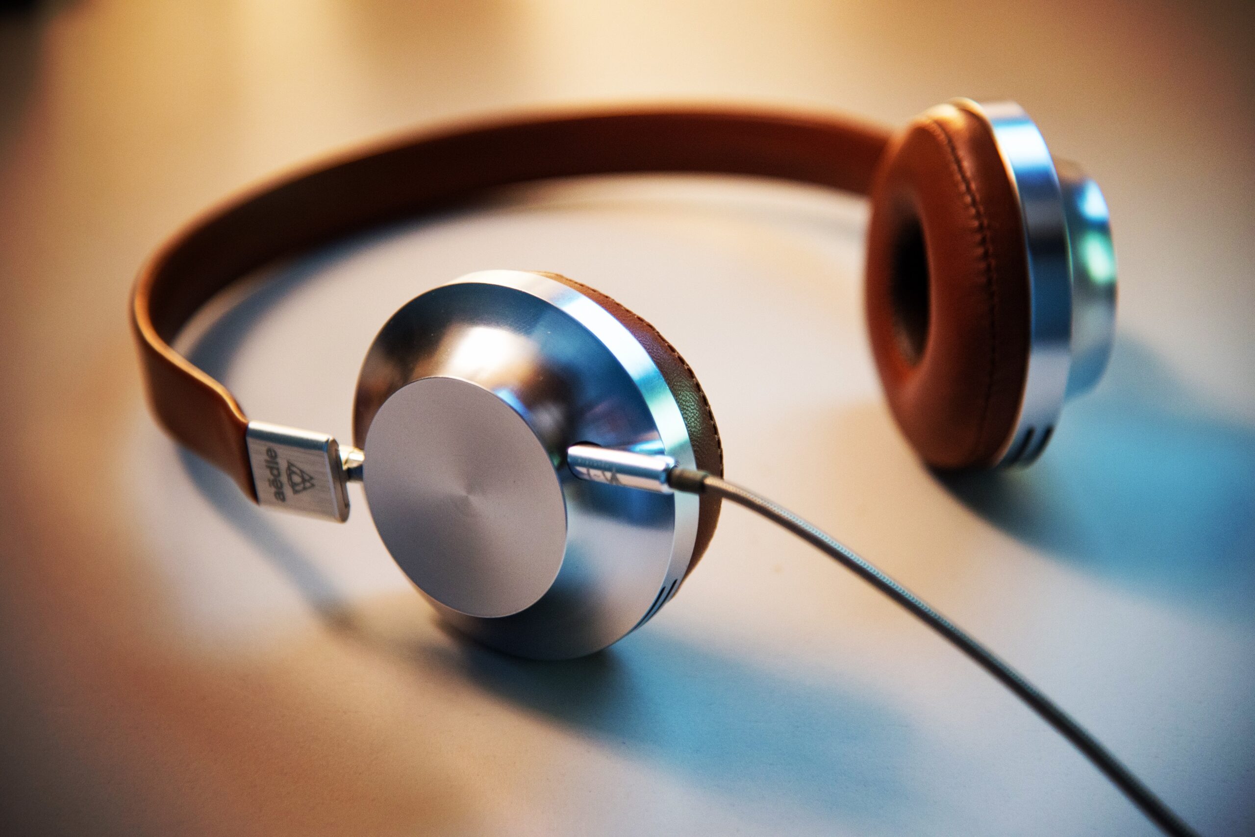 A picture of headphones.